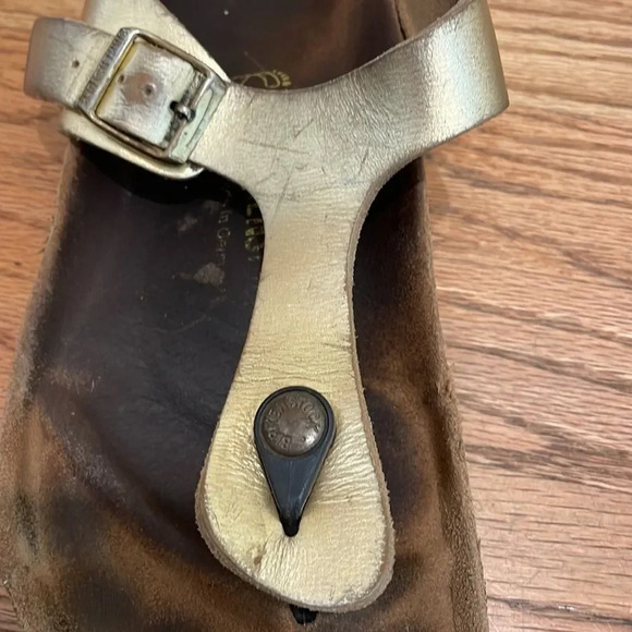𝅺birkenstock woman’s gold sandals - Picture 5 of 14